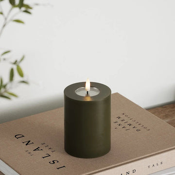 DELUXE Homeart, LED pylväskynttilä, Ø 7,5 X 10 cm, Tummanvihreä